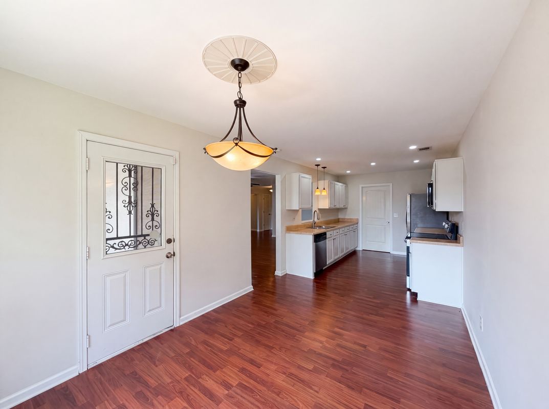 Photo 10 of 26 of 4981 Summersun Dr, Morrow, GA