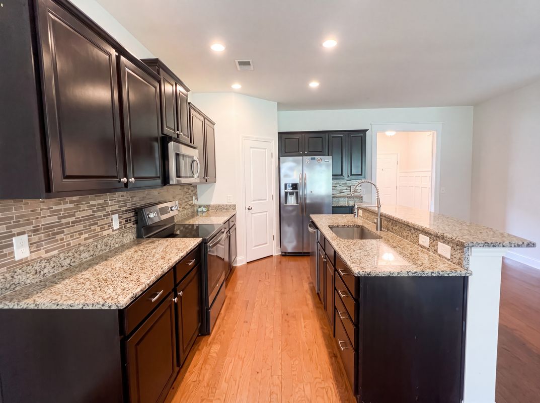 Photo 11 of 42 of 301 Decatur Dr, Summerville, SC
