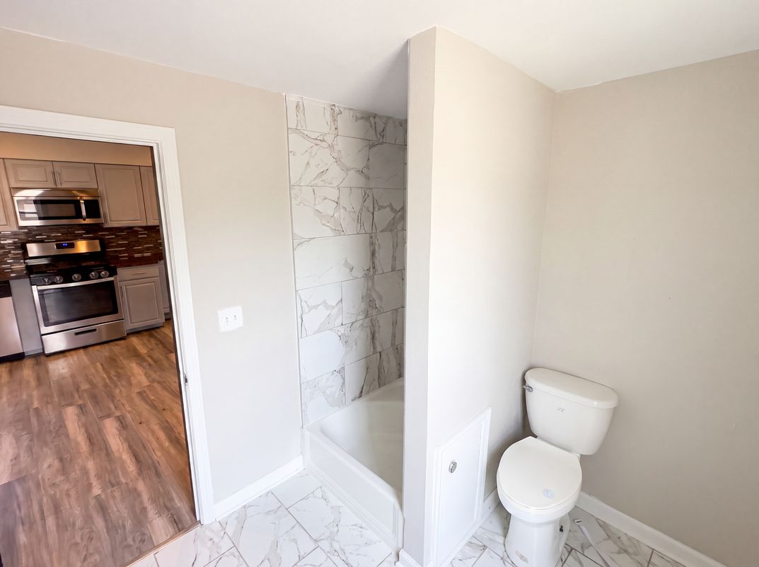 Photo 11 of 32 of 608 Howland Ave, Toledo, OH