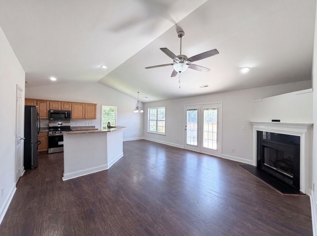 Photo 3 of 13 of 617 Reed Creek Rd, Mooresville, NC