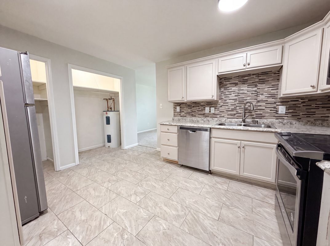 Photo 2 of 21 of 405 Annie Lee Rd, Trussville, AL
