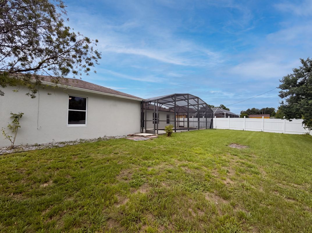 Photo 5 of 20 of 2366 Belen Dr, Deltona, FL