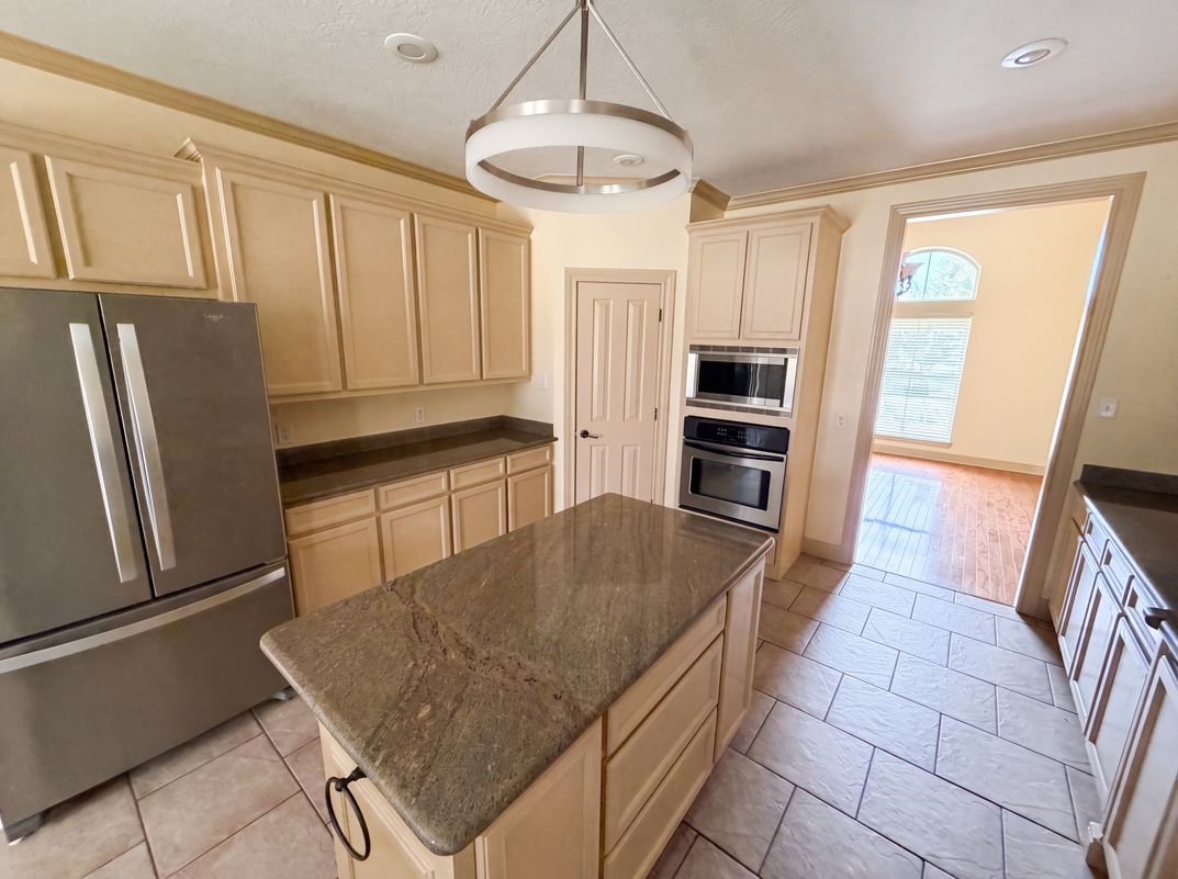 Photo 11 of 24 of 7945 Laurelwood St, Beaumont, TX