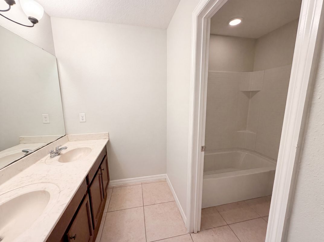Photo 19 of 22 of 4876 Grassy Knoll Dr, Tavares, FL