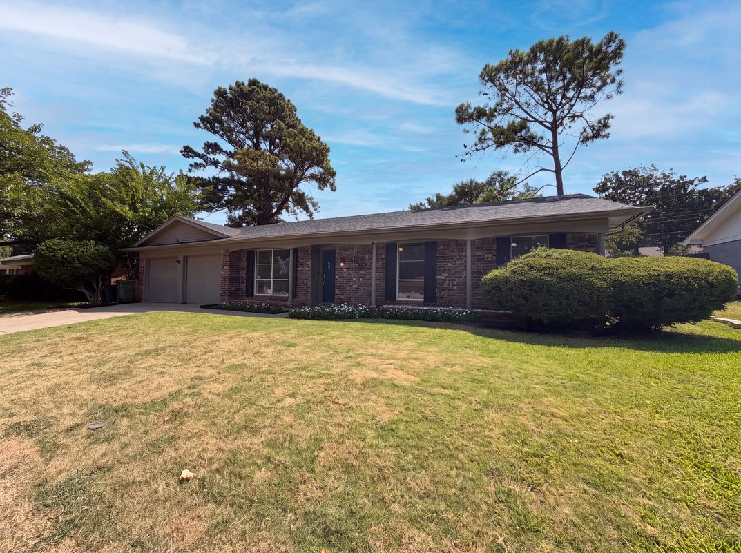 Photo 20 of 25 of 2136 Mountainview Dr, Hurst, TX