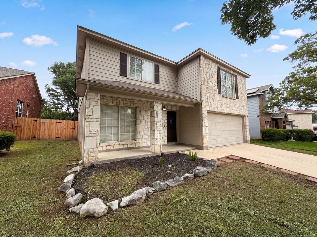 Photo 15 of 18 of 8423 Berry Knoll Dr, Universal City, TX