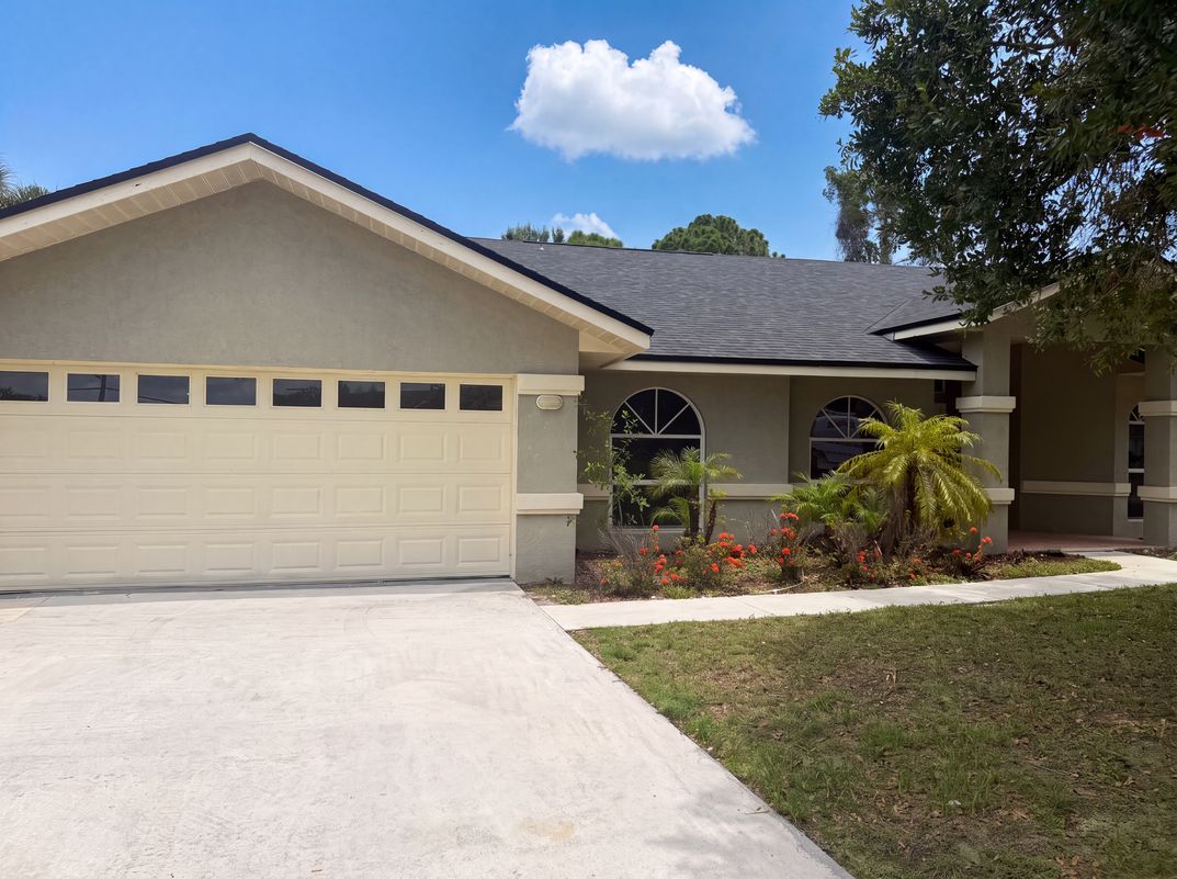 Photo 11 of 29 of 711 SE Celtic Ave, Port Saint Lucie, FL