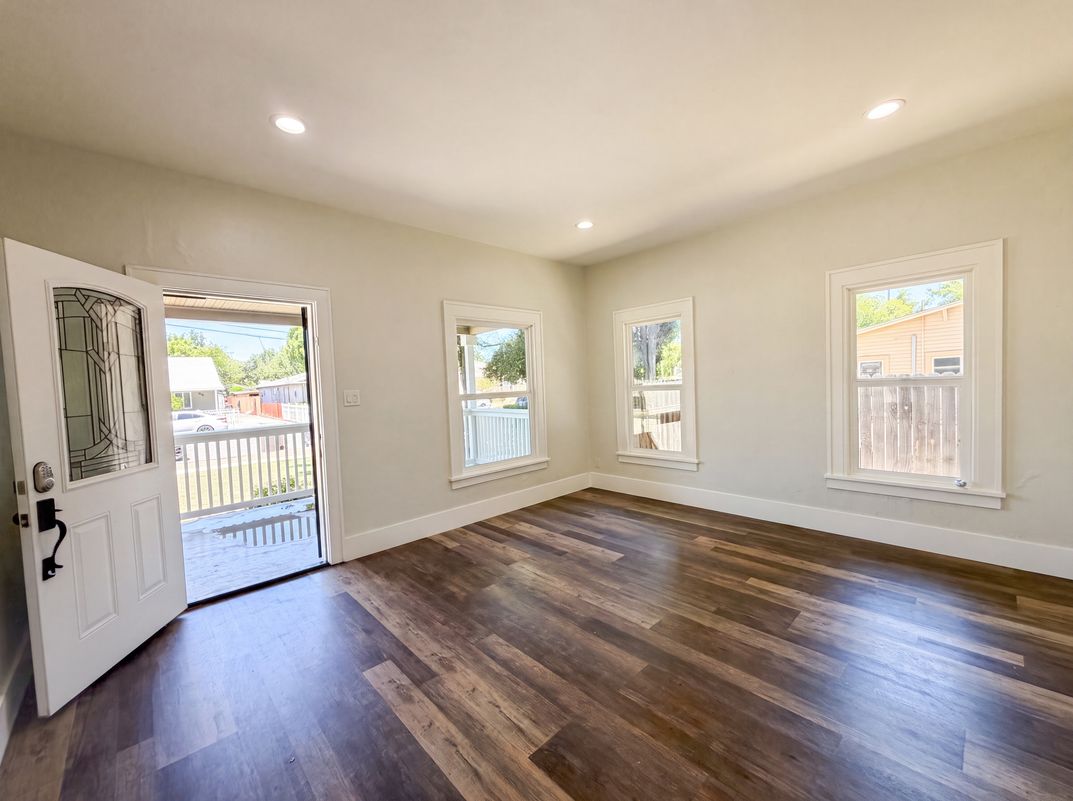 Photo 9 of 29 of 1860 W Willow St, Stockton, CA