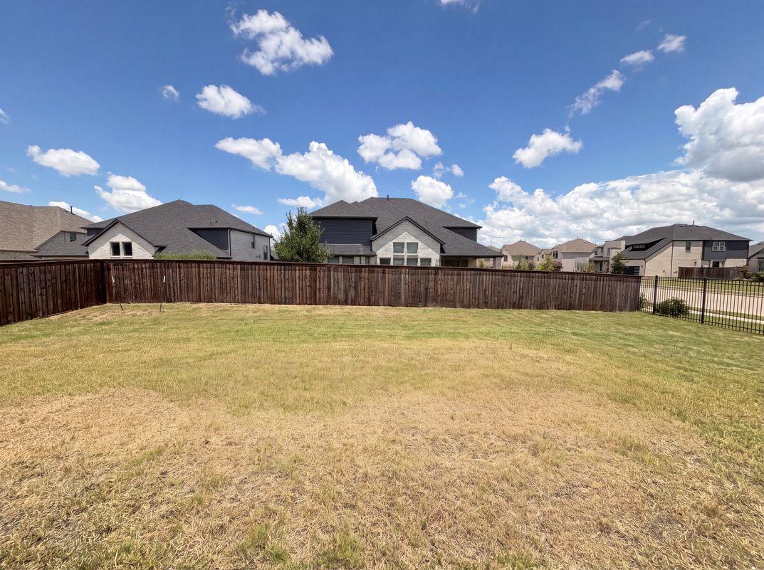 Photo 23 of 26 of 7592 Sanctuary Dr, Frisco, TX