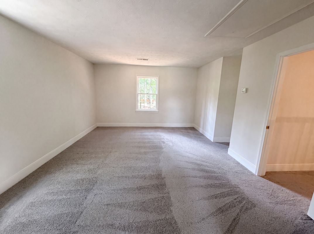 Photo 4 of 29 of 4379 Inns Brook Dr, Snellville, GA