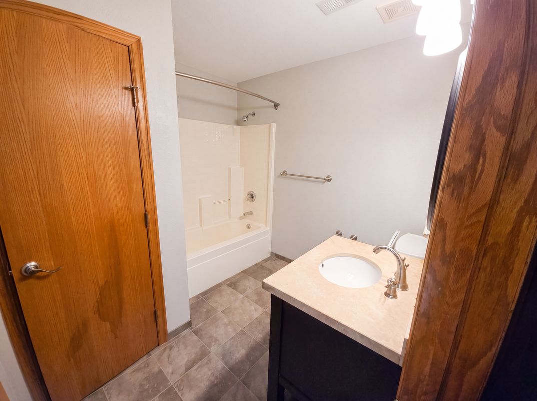 Photo 11 of 30 of 945 N Woodridge Ct, Wichita, KS