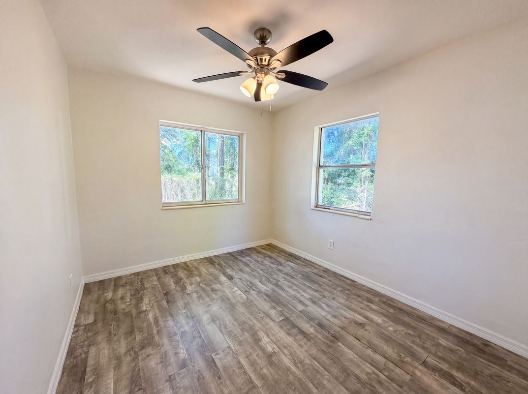 Photo 7 of 18 of 2235 45th Ave N, Saint Petersburg, FL