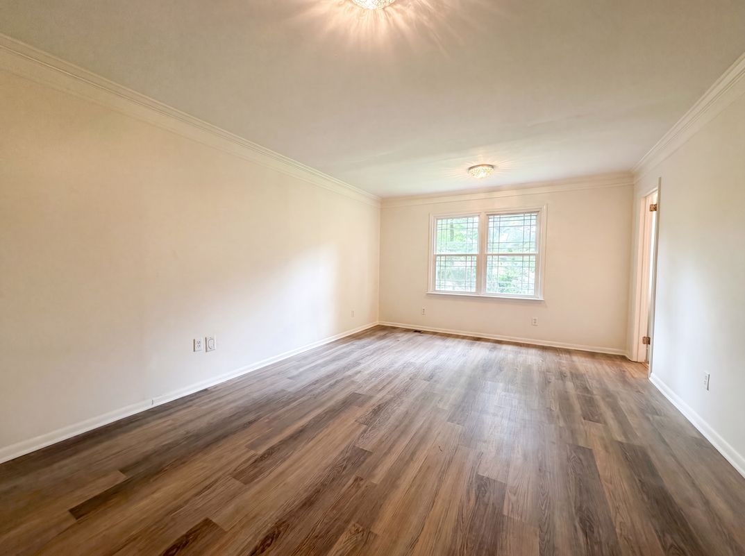 Photo 4 of 25 of 1909 Wisterwood Dr, Hoover, AL