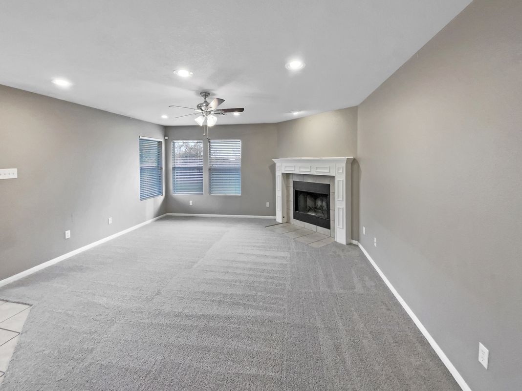 Photo 3 of 16 of 5202 Oster Dr, Killeen, TX