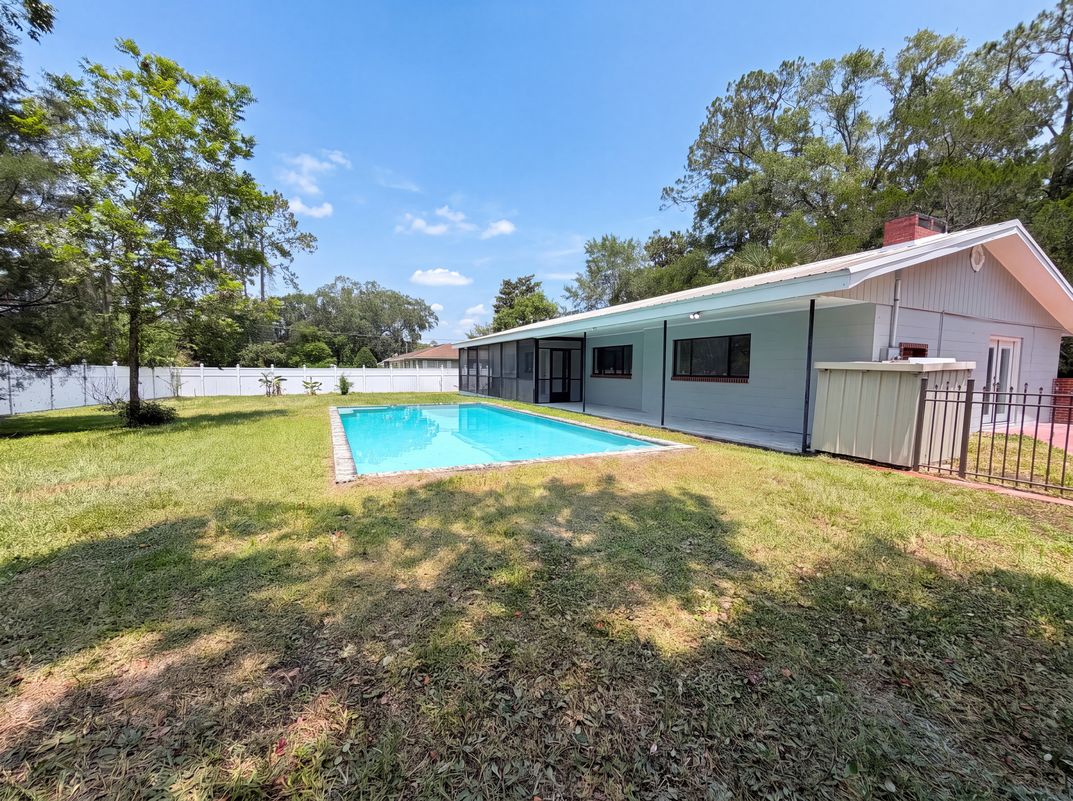 Photo 19 of 21 of 1605 Raiford Rd, Starke, FL