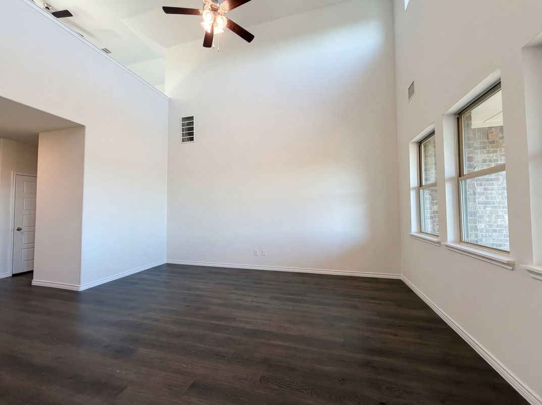 Property photo 3 of 1012 Crepe Myrtle Ln