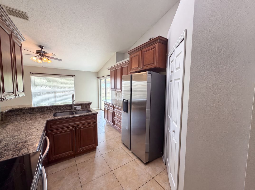 Photo 15 of 29 of 17802 Jefferson St, Oakland, FL