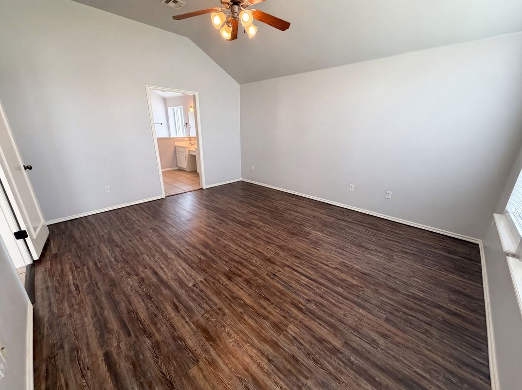 Photo 4 of 16 of 613 Applewood St, Moore, OK