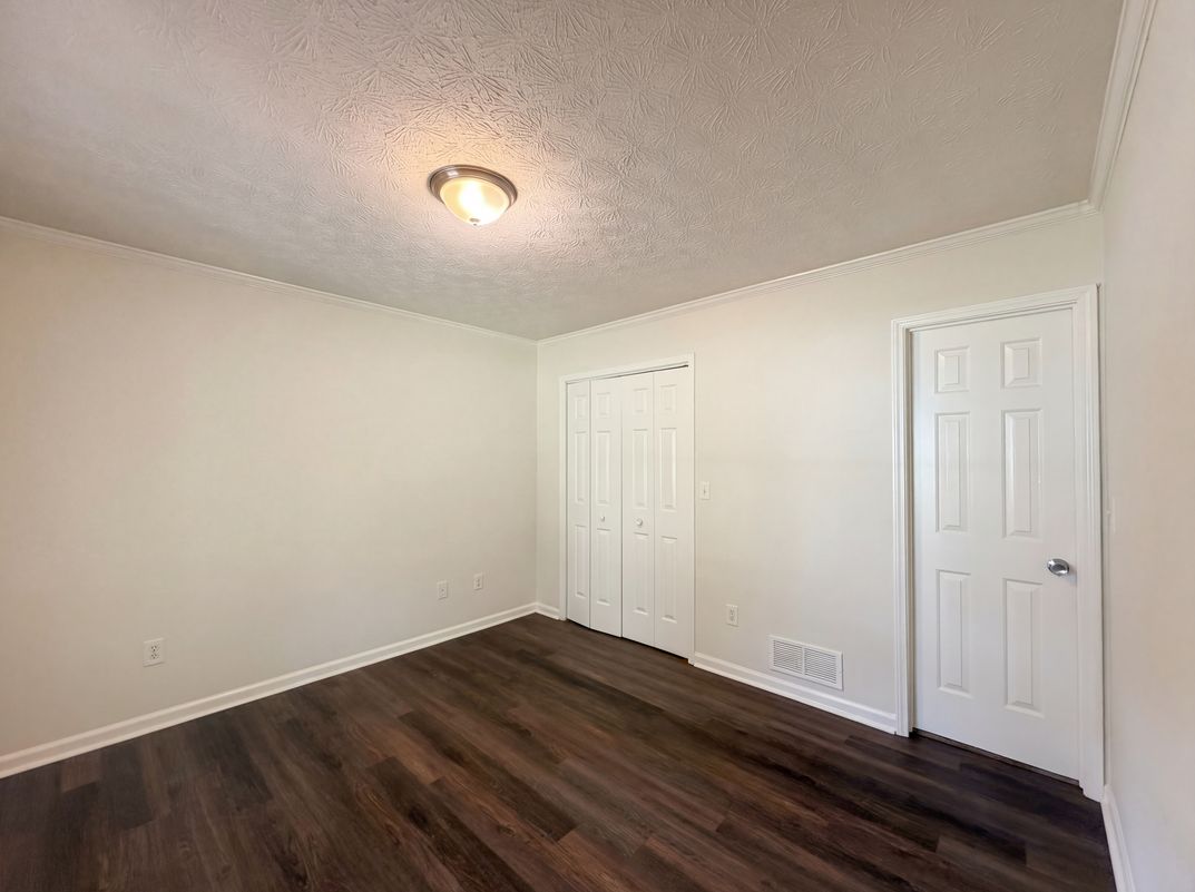 Photo 4 of 31 of 4479 Alpine Ct, Snellville, GA