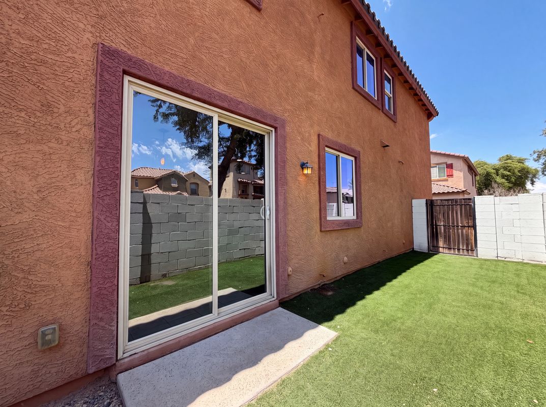 Photo 5 of 27 of 7730 W Giles Rd, Phoenix, AZ