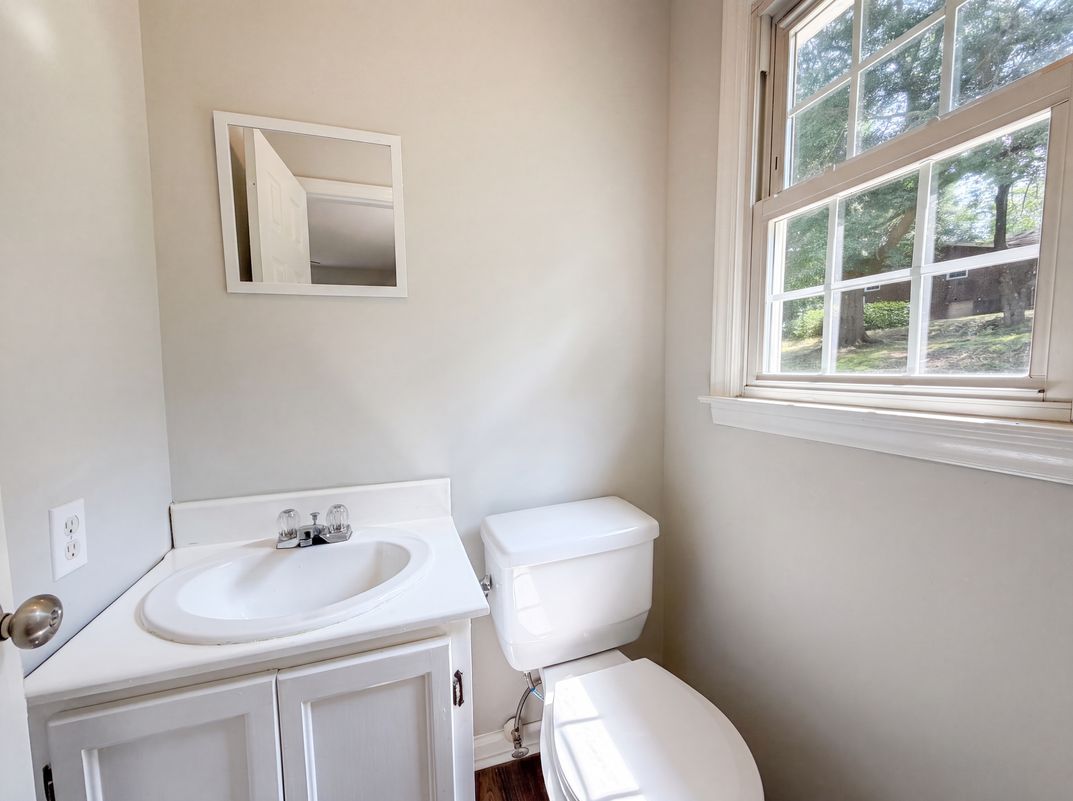 Photo 14 of 17 of 529 Timberlane Dr, Mount Holly, NC