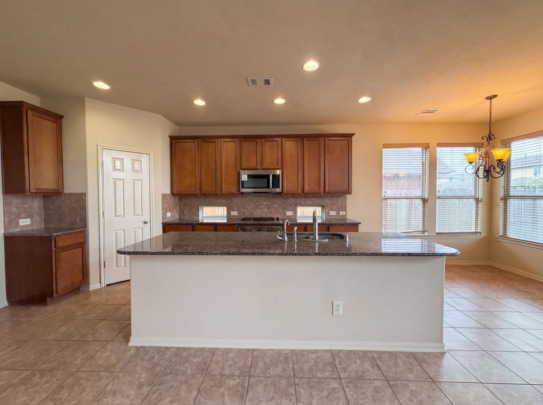 Photo 2 of 25 of 4710 Autumn Pine Ln, Houston, TX