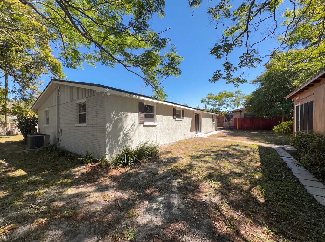 Photo 16 of 17 of 1830 Bellgrove St, Lakeland, FL