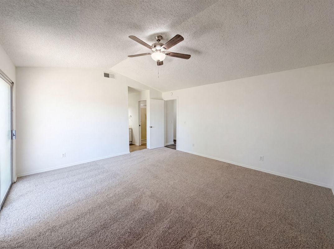 Photo 4 of 26 of 838 Dutra Ave, Rio Linda, CA