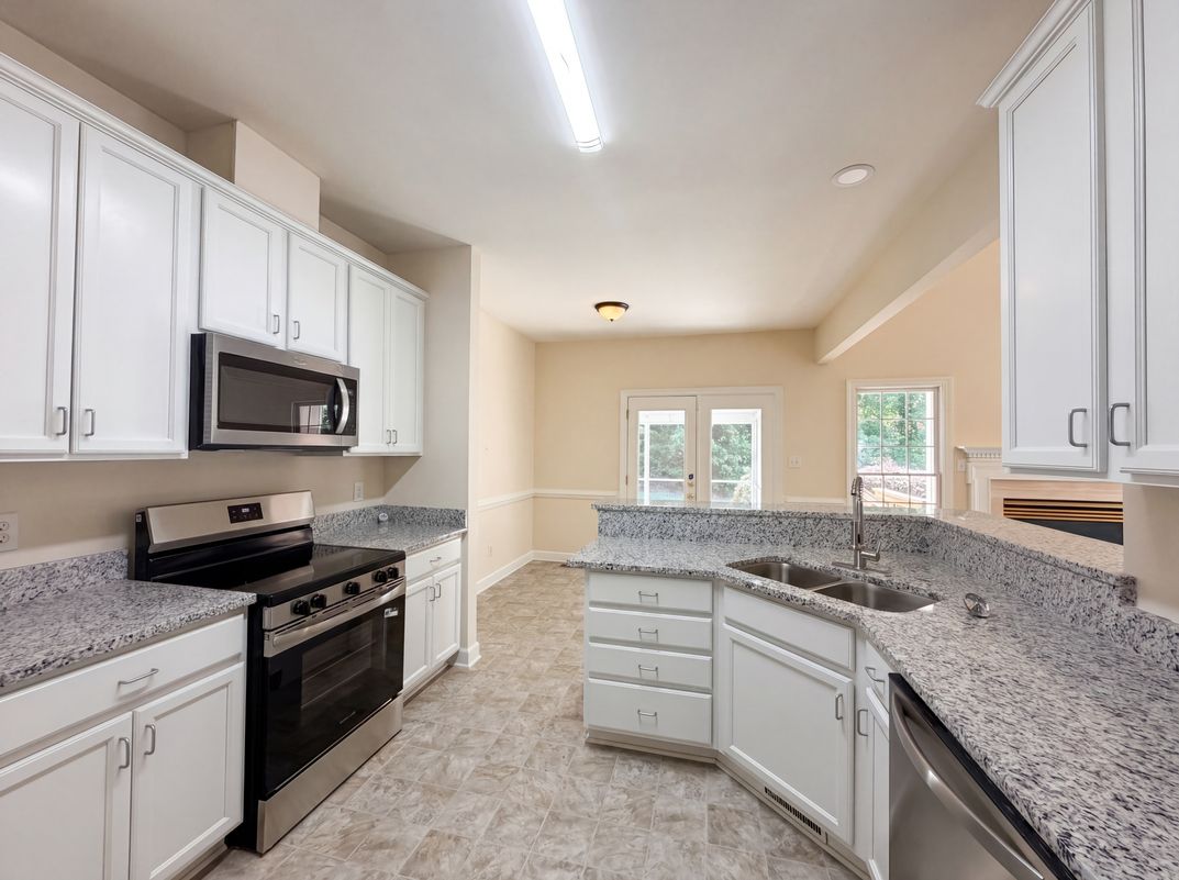 Photo 2 of 16 of 6128 Remington Lake Dr, Raleigh, NC