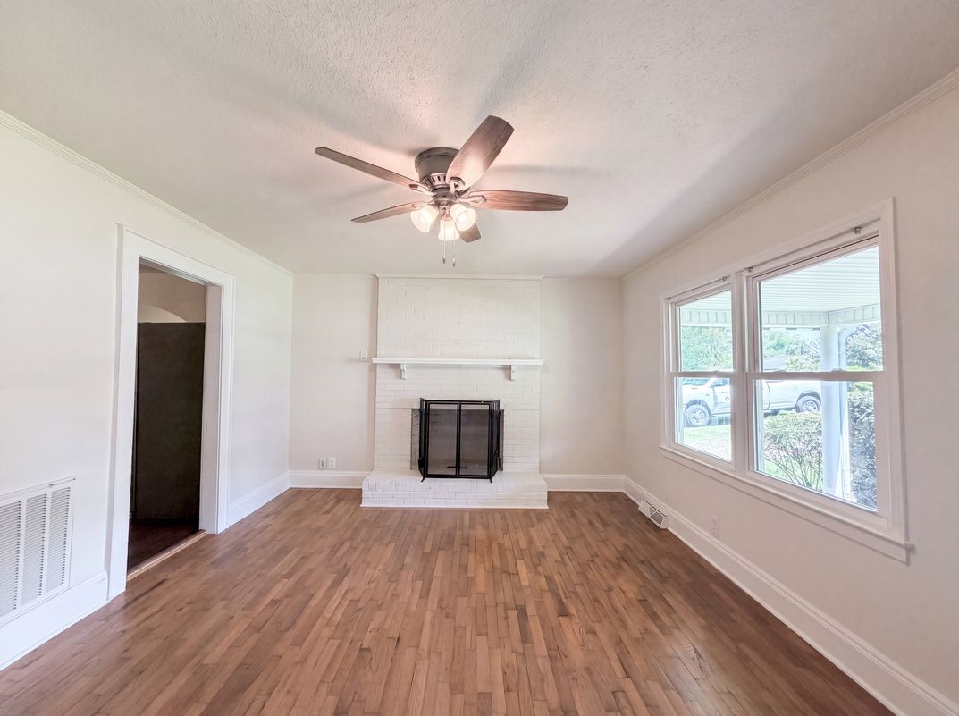 Photo 3 of 16 of 206 Lilly St, Cherryville, NC