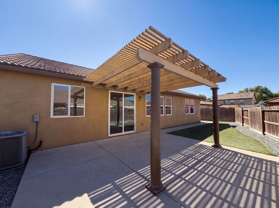 Photo 5 of 40 of 1216 Hamel Way, Galt, CA