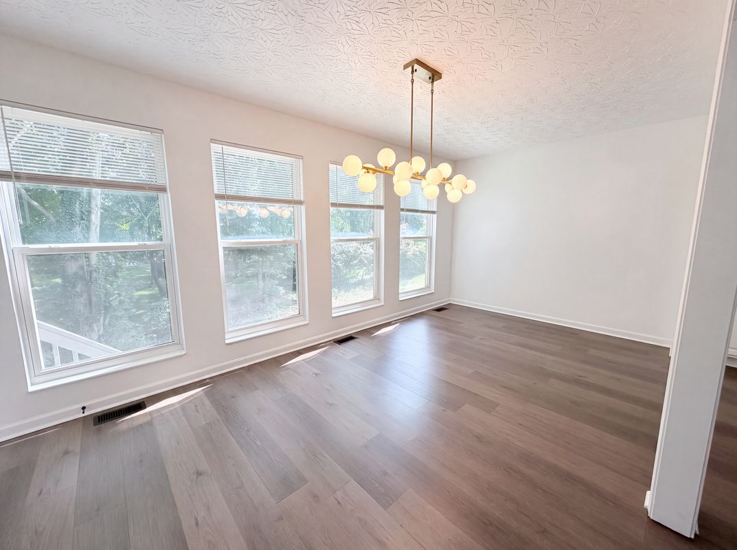 Photo 6 of 43 of 9212 Cedar Gate Dr, Loveland, OH