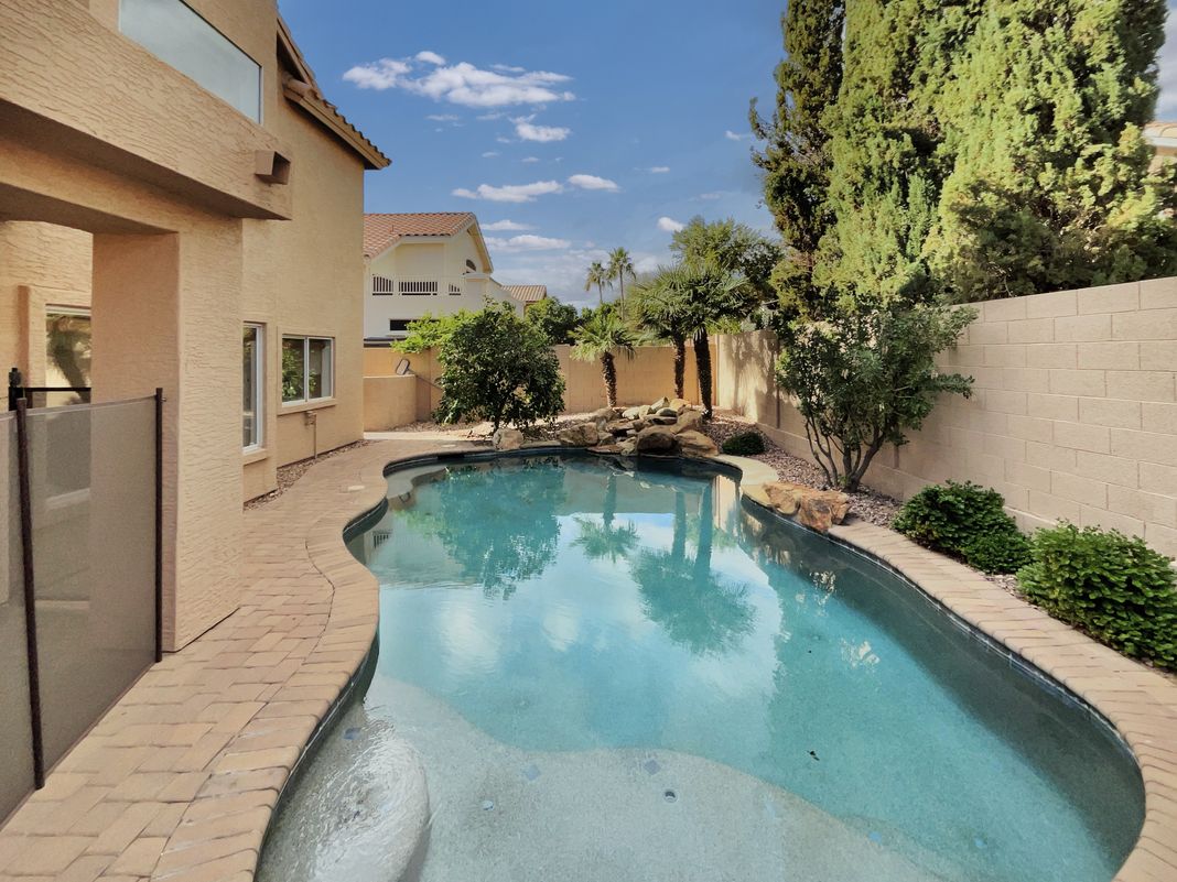 Photo 7 of 23 of 1616 E Glenhaven Dr, Phoenix, AZ