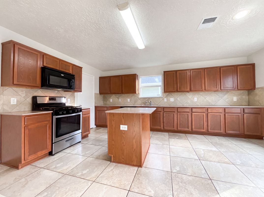 Property photo 2 of 3335 Legends Wild Dr