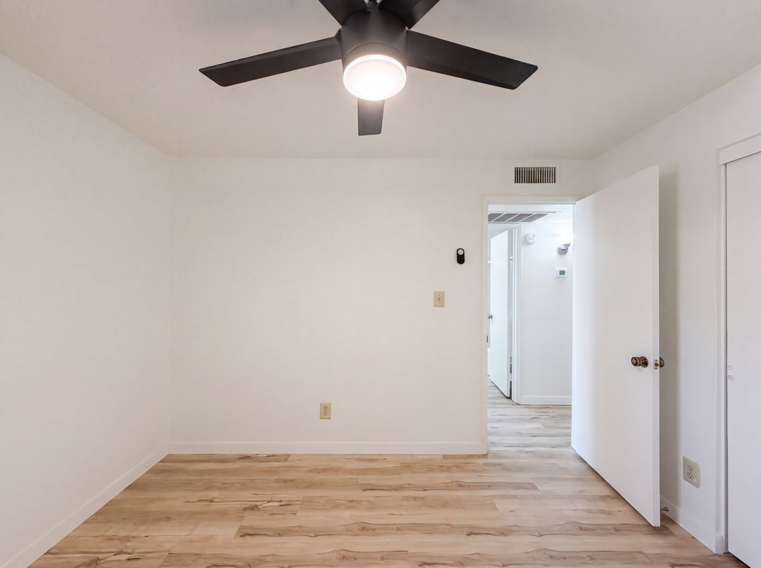 Photo 11 of 19 of 5208 E Tamblo Dr, Phoenix, AZ