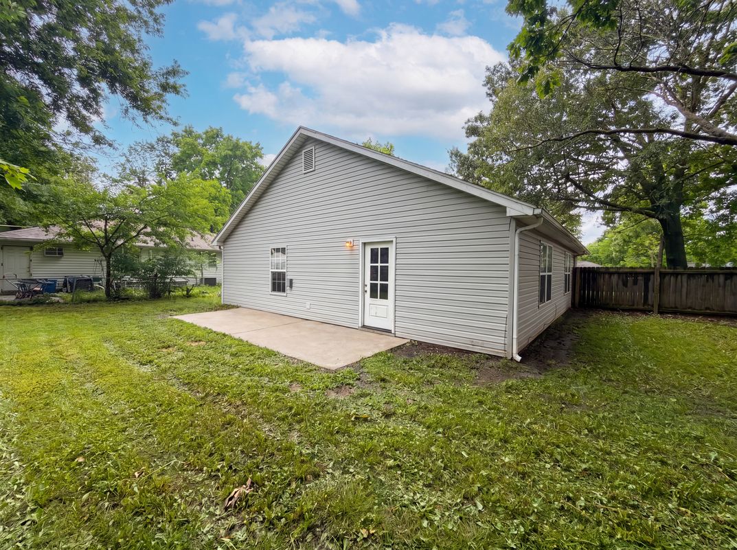 Photo 5 of 17 of 905 S Butler Ter, Harrisonville, MO