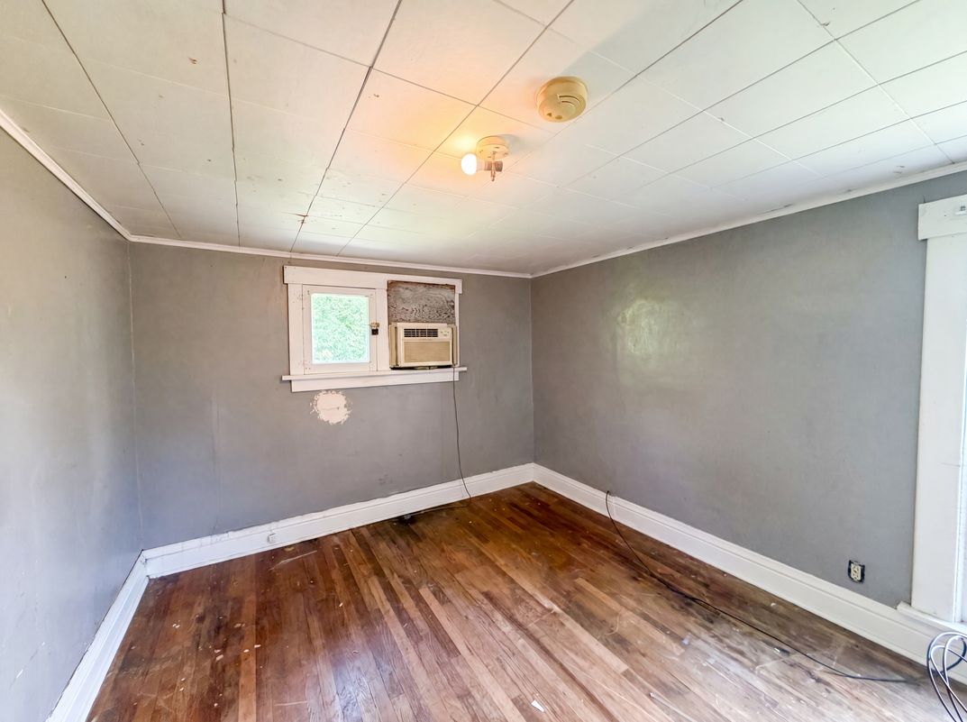 Photo 4 of 27 of 2670 Fern Ave, Columbus, OH
