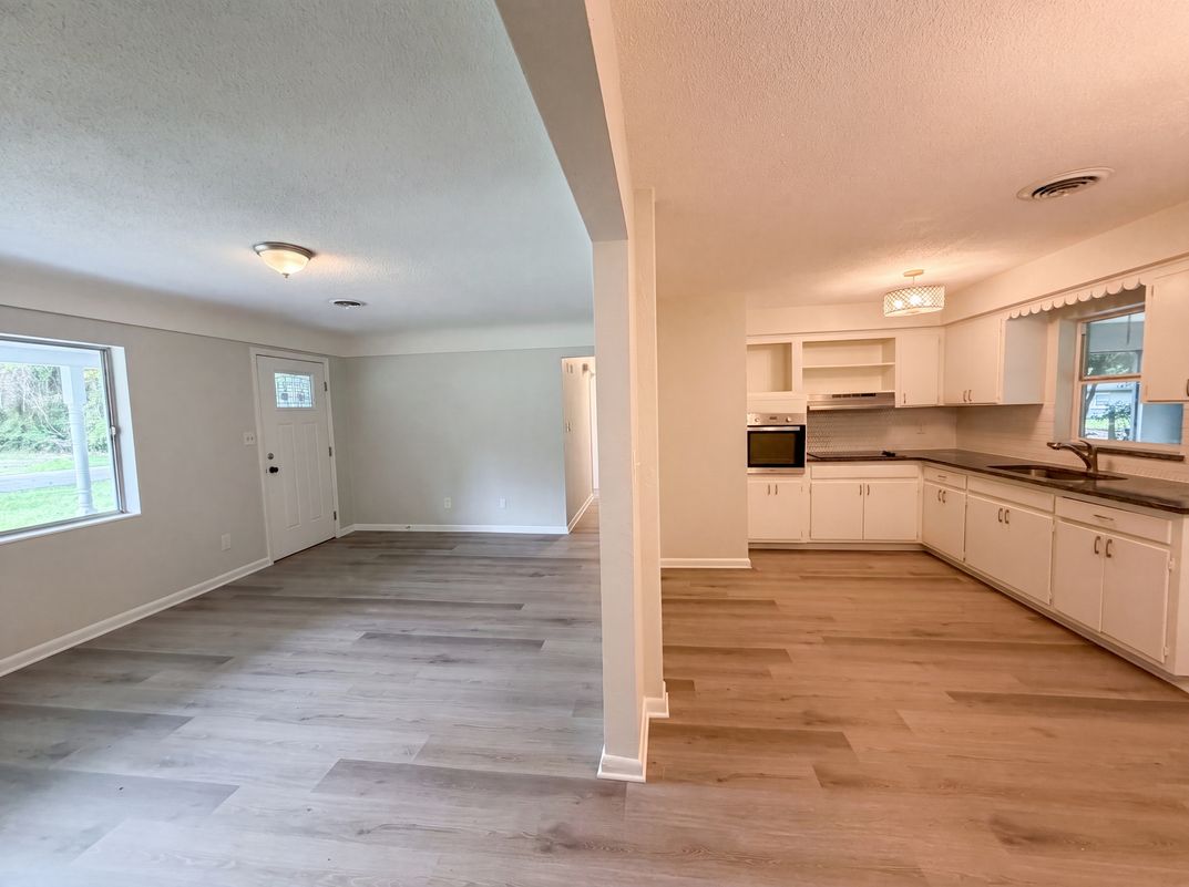 Photo 11 of 22 of 2410 NE 3rd Ave, Ocala, FL