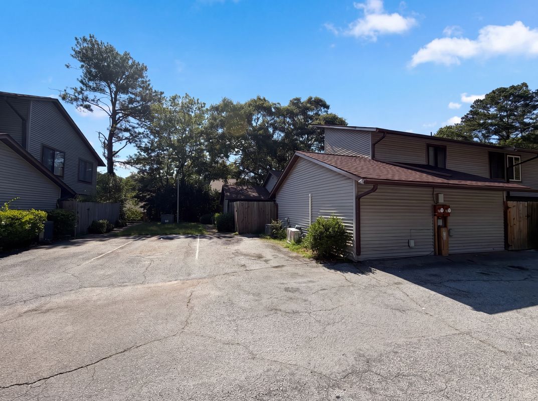 Photo 17 of 25 of 2725 Flintlock Pl, Austell, GA