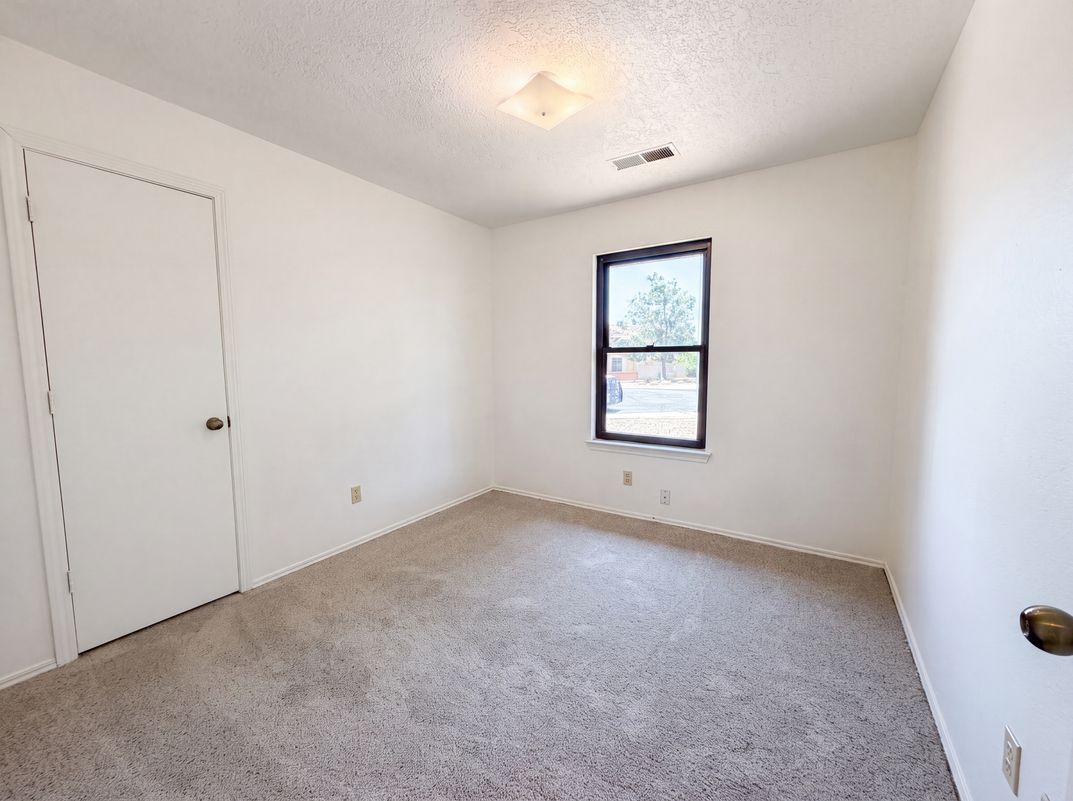 Photo 4 of 20 of 4417 Spanish Broom Ct NW, Albuquerque, NM