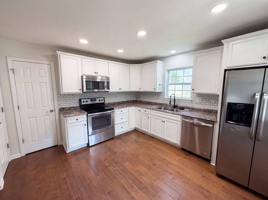 Photo 6 of 17 of 10933 Pointer Ridge Dr, Charlotte, NC