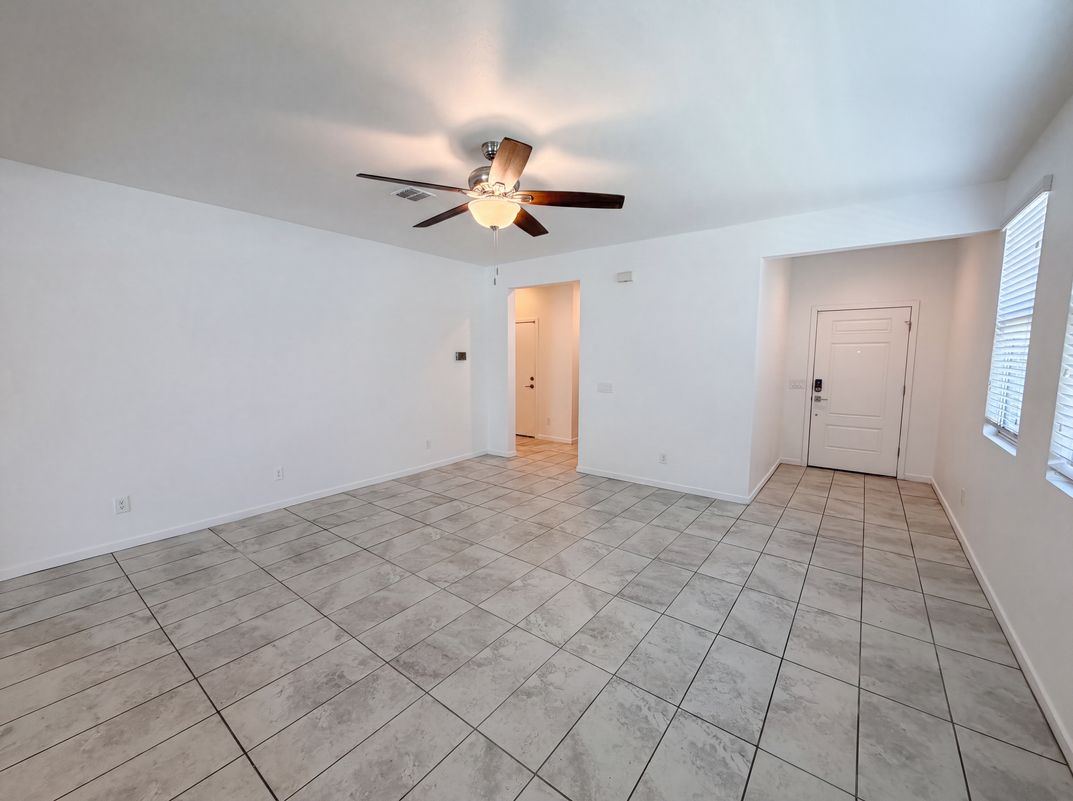 Photo 7 of 29 of 4127 S 97th Dr, Tolleson, AZ