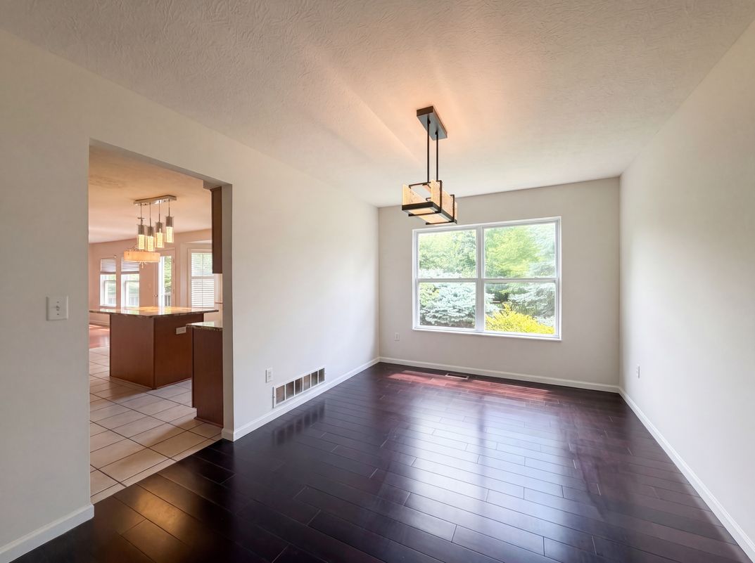 Photo 10 of 44 of 7966 Lazelle Woods Dr, Westerville, OH