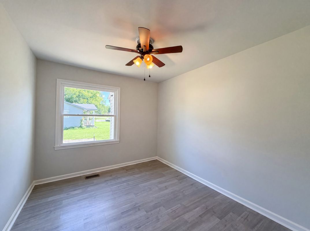 Photo 9 of 19 of 1036 E Commerce St, Lewisburg, TN