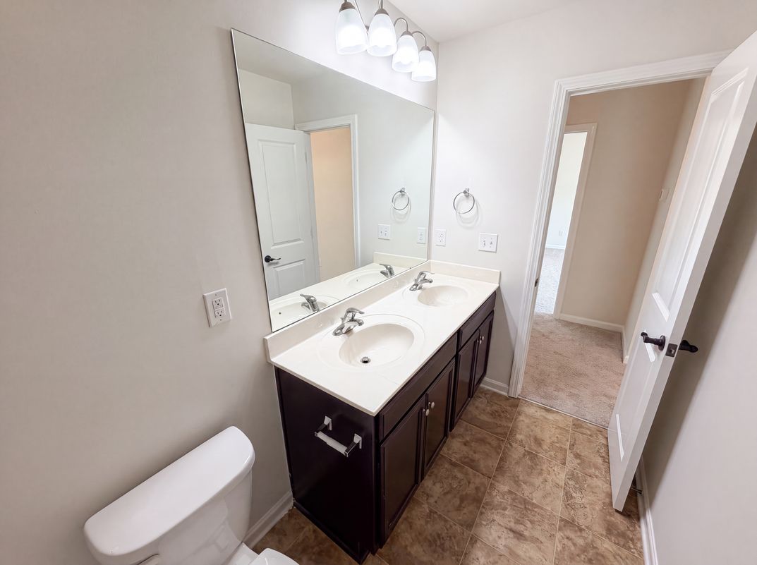 Photo 18 of 26 of 9833 Wardley Dr, Charlotte, NC