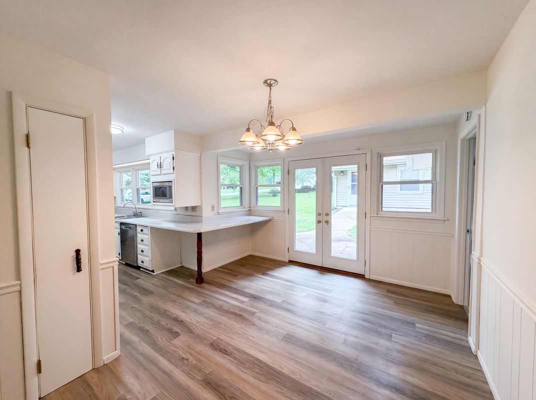 Photo 6 of 21 of 925 Woodcrest Ln, Hazelwood, MO