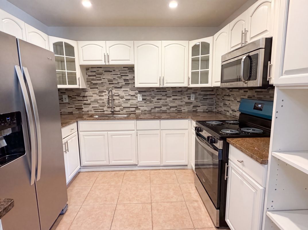 Photo 7 of 21 of 5928 Lake Ridge Ave, Jacksonville, FL