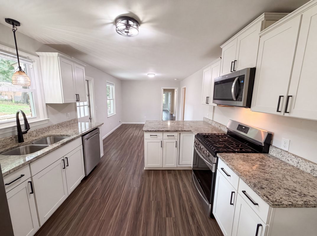 Photo 13 of 29 of 1710 Fairhaven Dr, Columbia, SC