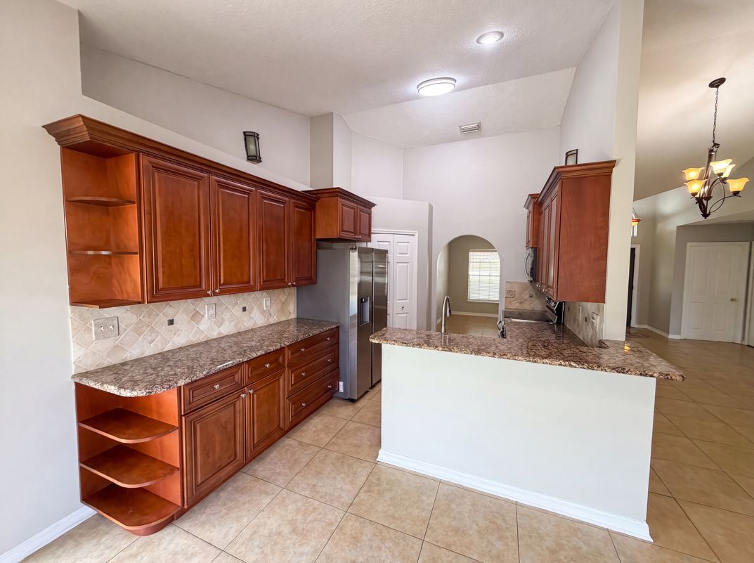 Photo 13 of 29 of 17802 Jefferson St, Oakland, FL