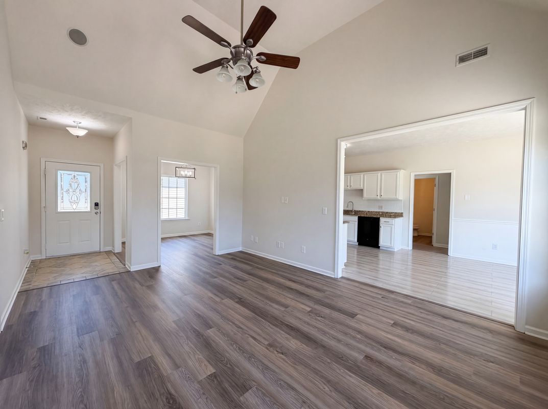Photo 3 of 24 of 425 Long Creek Dr, Christiana, TN